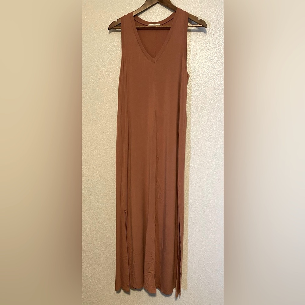 BE COOL Rust Brown Sleeveless V-Neck Maxi Dress